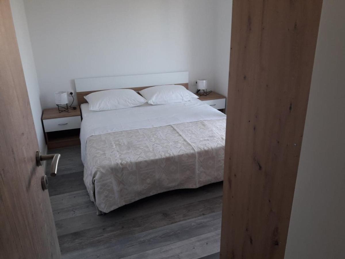 Apartman Sandra Vodice Buitenkant foto